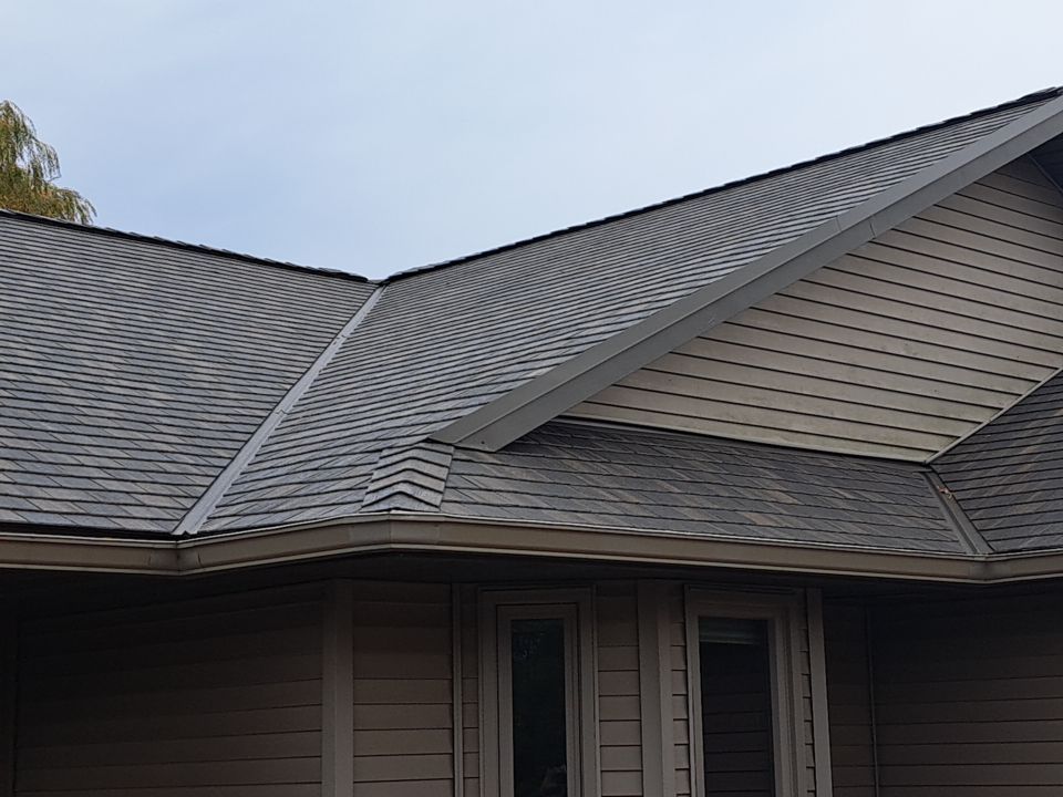 Rood featuring new F-Wave synthetic shingles