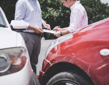 Gellings Roofing expert discussing an insurance claim with a client.